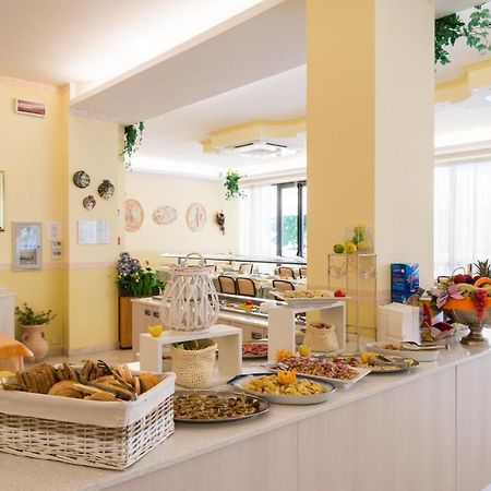 Hotel Miranda Μπελάρια-Ιτζέα Μαρίνα Εξωτερικό φωτογραφία