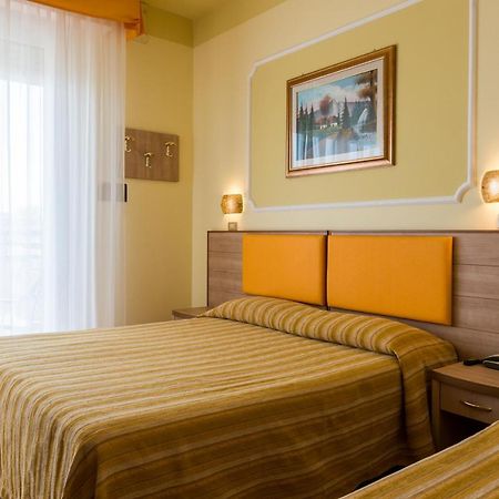 Hotel Miranda Μπελάρια-Ιτζέα Μαρίνα Εξωτερικό φωτογραφία