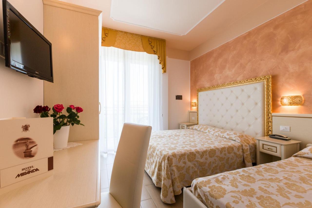 Hotel Miranda Μπελάρια-Ιτζέα Μαρίνα Εξωτερικό φωτογραφία