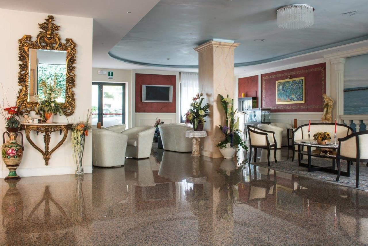Hotel Miranda Μπελάρια-Ιτζέα Μαρίνα Εξωτερικό φωτογραφία
