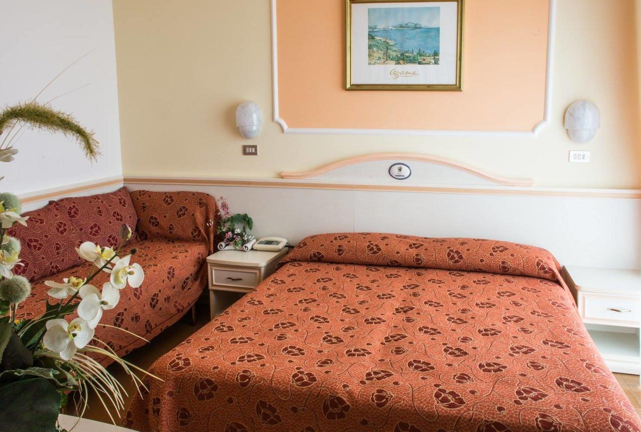 Hotel Miranda Μπελάρια-Ιτζέα Μαρίνα Εξωτερικό φωτογραφία